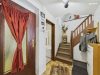 Gepflegtes Einfamilienhaus mit 707 m² Grundstück, Wintergarten, Doppelgarage & Carport - Flur mit Treppenaufgang